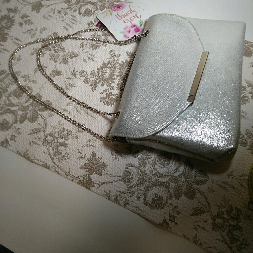 Silver clutch 👜🛍👜 - Picture 4 of 8